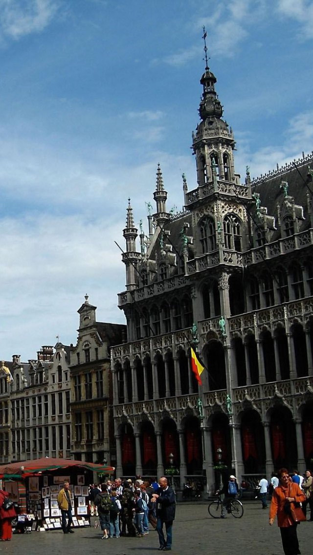 Brussels Grand Place on Main Square wallpaper 640x1136