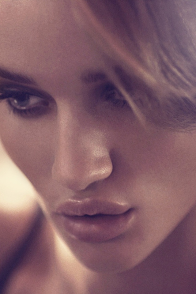 Screenshot №1 pro téma Rosie Huntington Whiteley 640x960