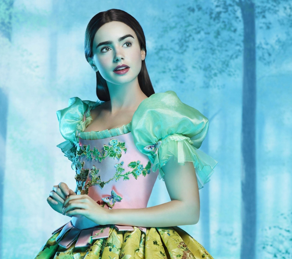 Screenshot №1 pro téma Lilly Collins As Snow White 960x854