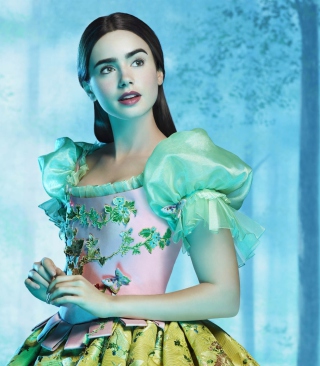 Lilly Collins As Snow White - Obrázkek zdarma pro iPhone 5