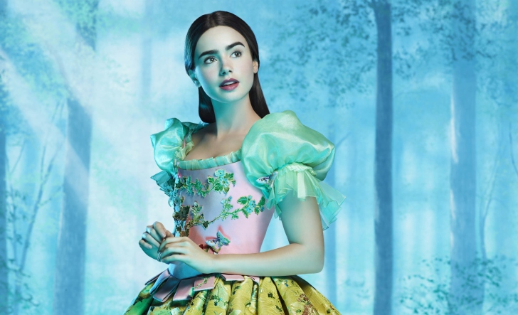 Lilly Collins As Snow White wallpaper