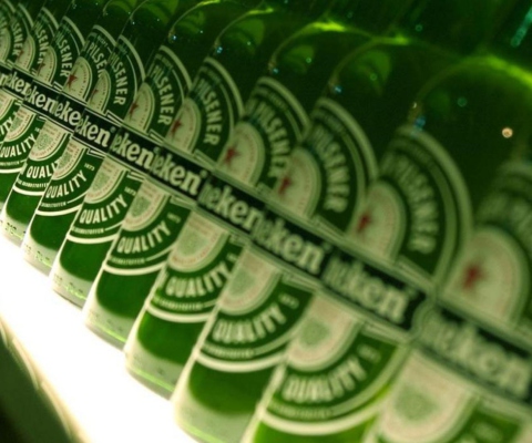Screenshot №1 pro téma Heineken Bottles 480x400