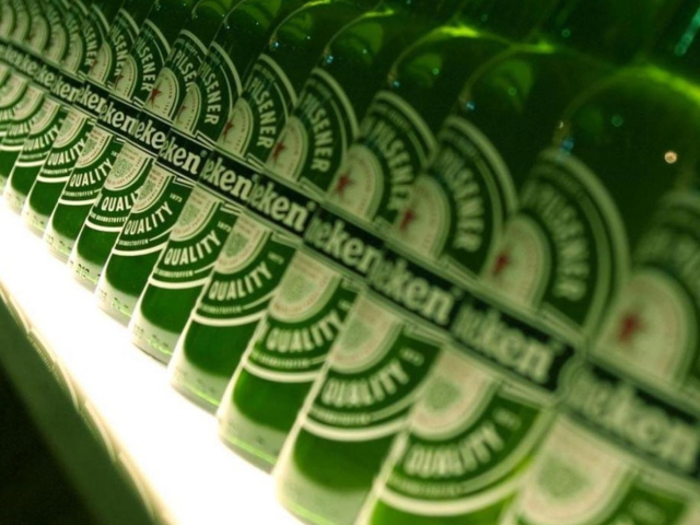 Fondo de pantalla Heineken Bottles 640x480