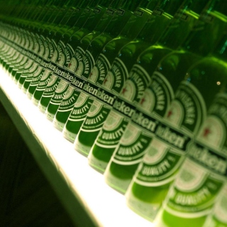 Обои Heineken Bottles для iPad Air