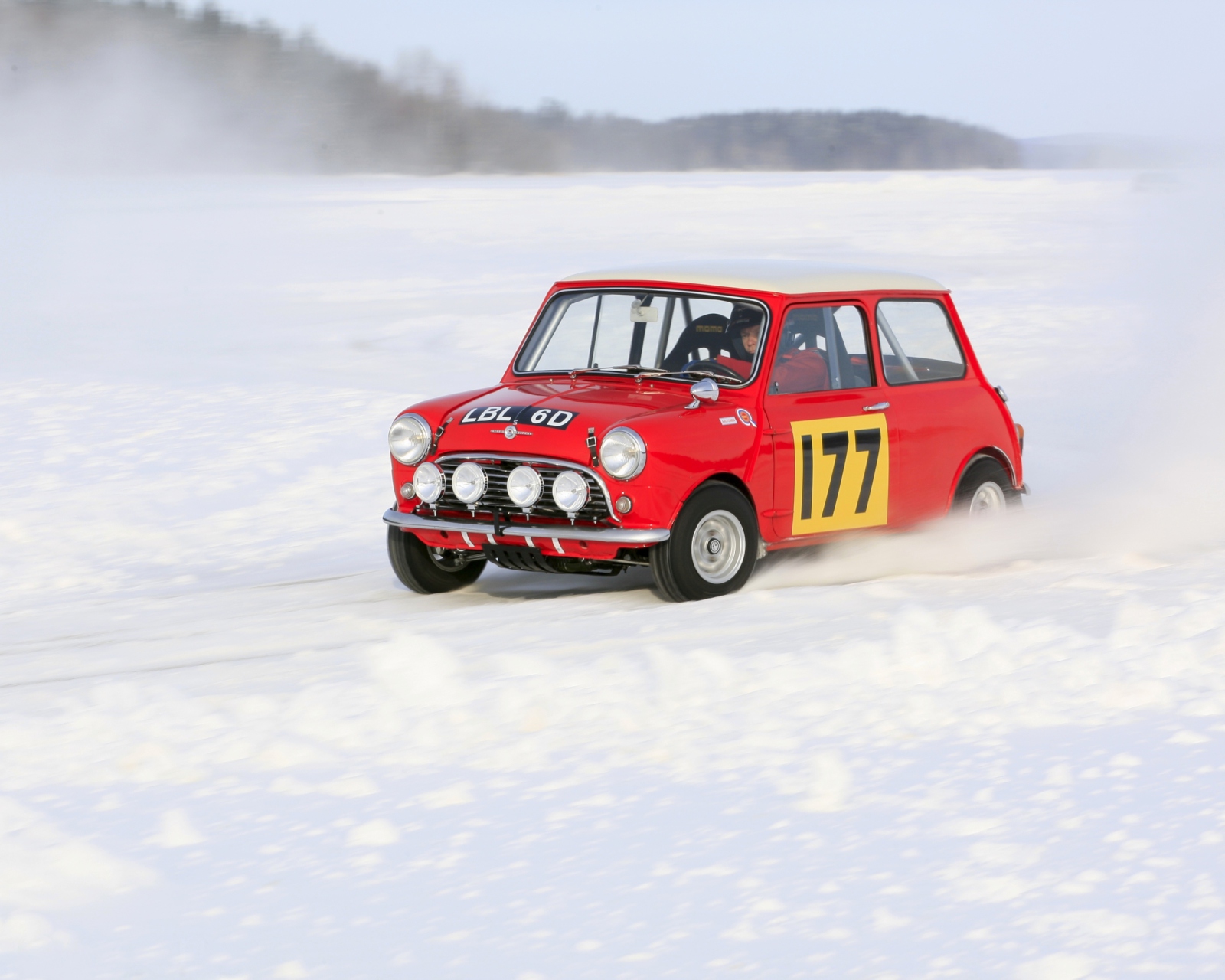 Red Mini In Snow wallpaper 1600x1280