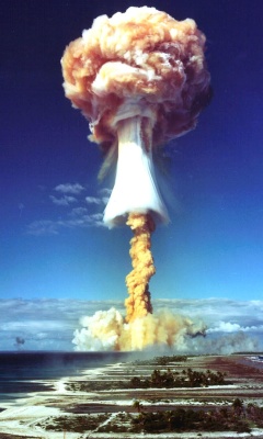 Обои Nuclear Explosion 240x400