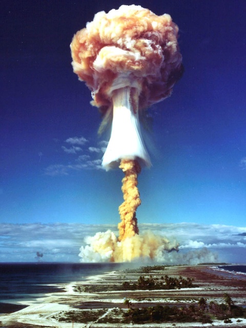 Fondo de pantalla Nuclear Explosion 480x640