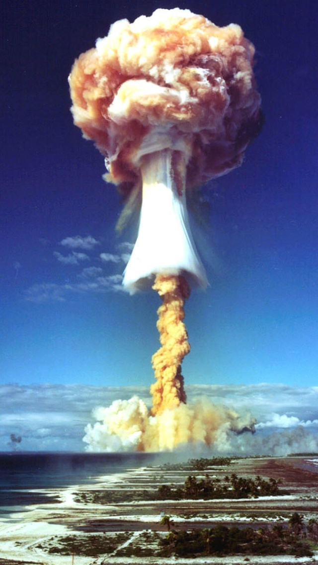 Fondo de pantalla Nuclear Explosion 640x1136