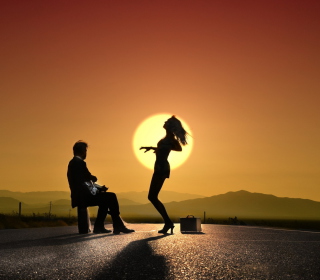 Silhouettes At Sunset - Obrázkek zdarma pro 2048x2048