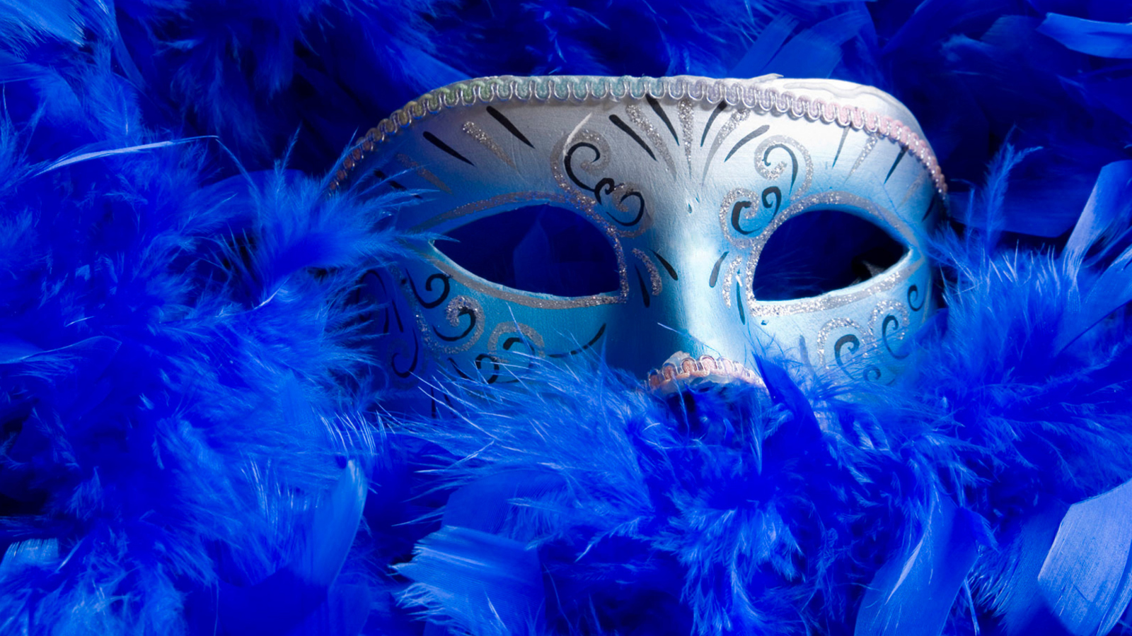 Sfondi Mask And Feathers 1600x900