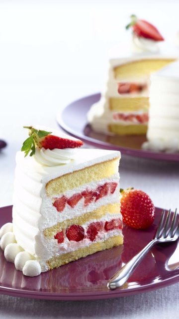 Обои Fresh Strawberry Cake 360x640