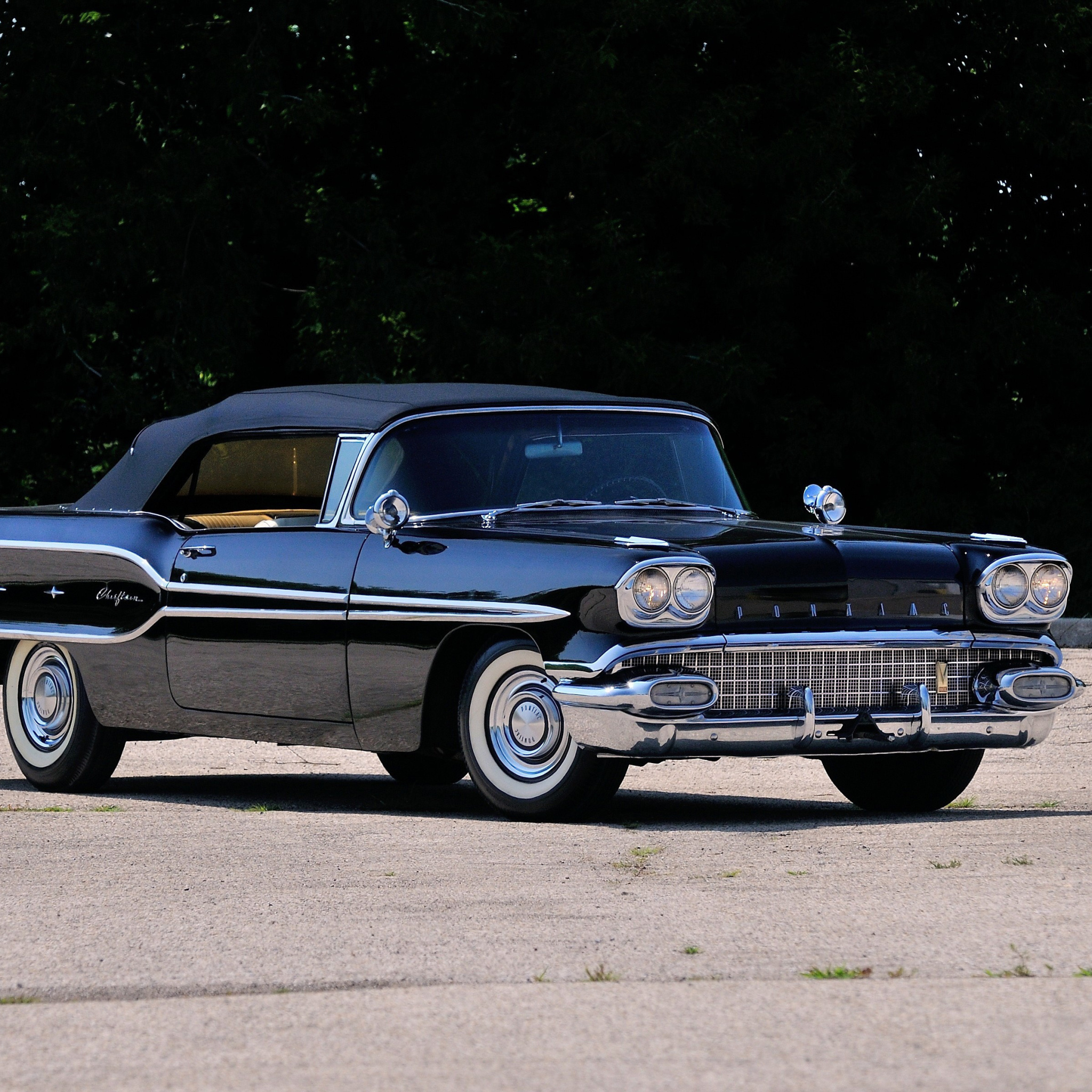 Обои 1958 Pontiac Chieftain 2048x2048