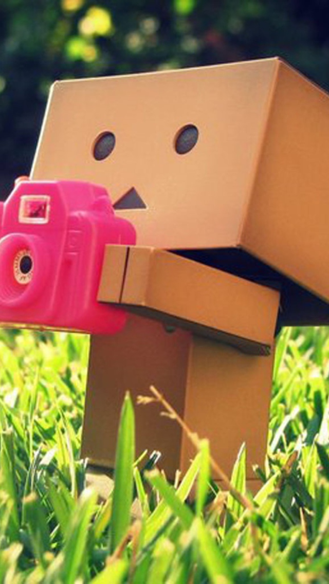 Sfondi Danbo Is A Photographer 640x1136