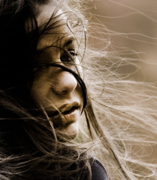Beautiful Girl With Windy Hair - Obrázkek zdarma pro Nokia Asha 300