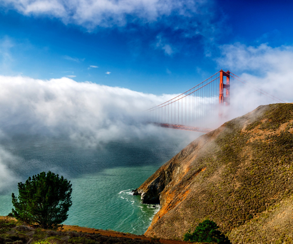 Golden Gate Bridge in Fog wallpaper 960x800