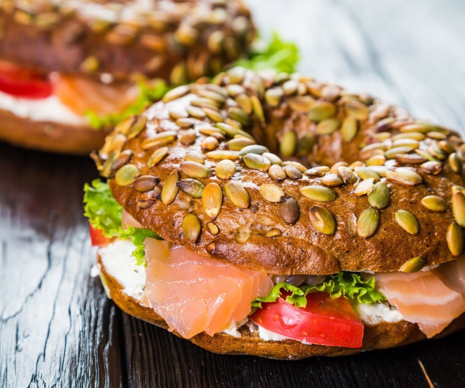 Bagel with Salmon wallpaper 960x800