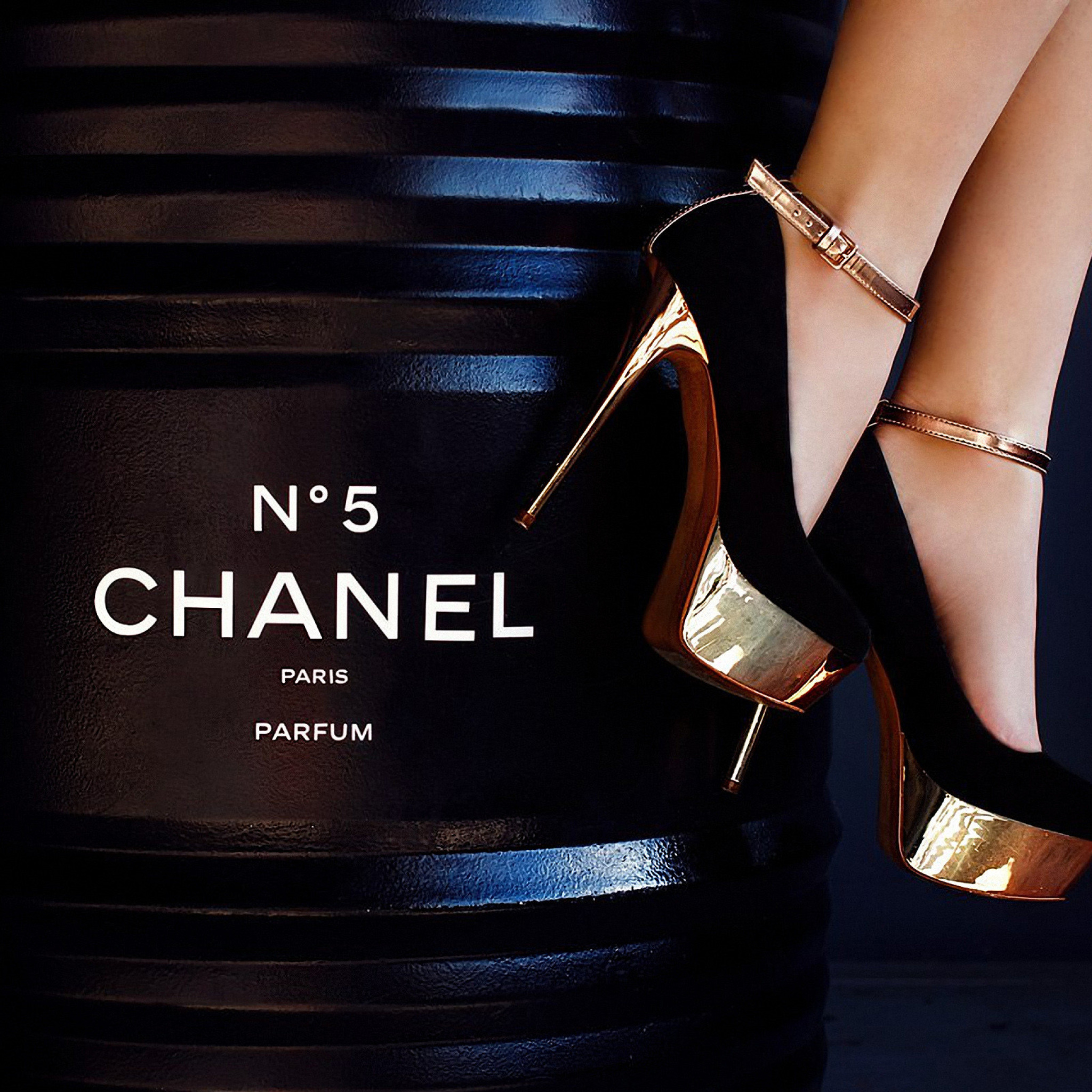 Das Chanel 5 Wallpaper 2048x2048