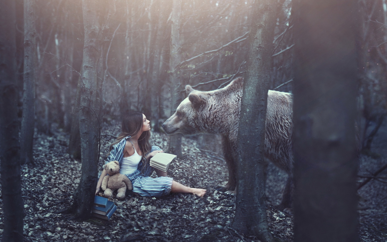 Fondo de pantalla Girl And Two Bears In Forest By Rosie Hardy Photographer 1280x800