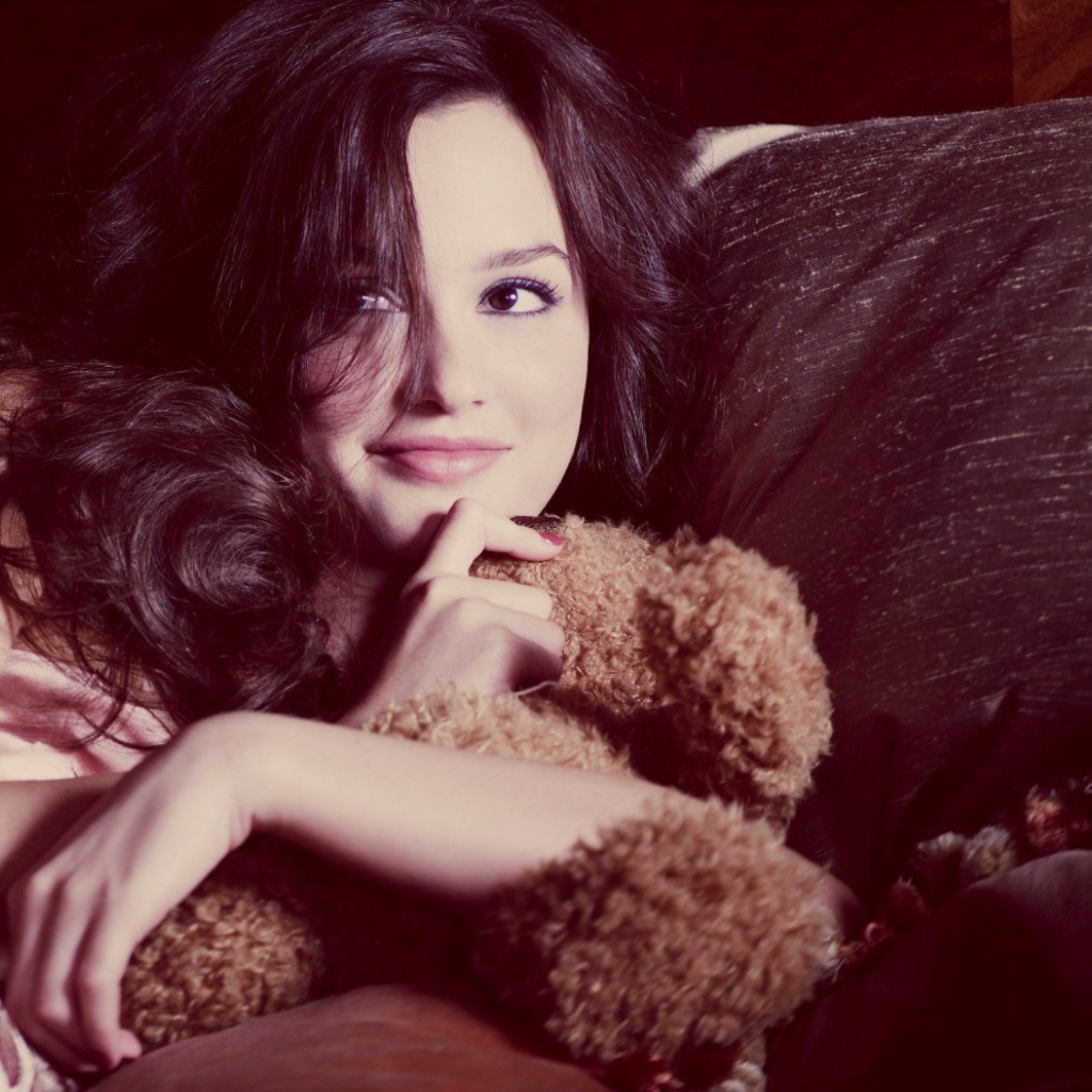 Screenshot №1 pro téma Leighton Meester With Teddy Bear 1024x1024