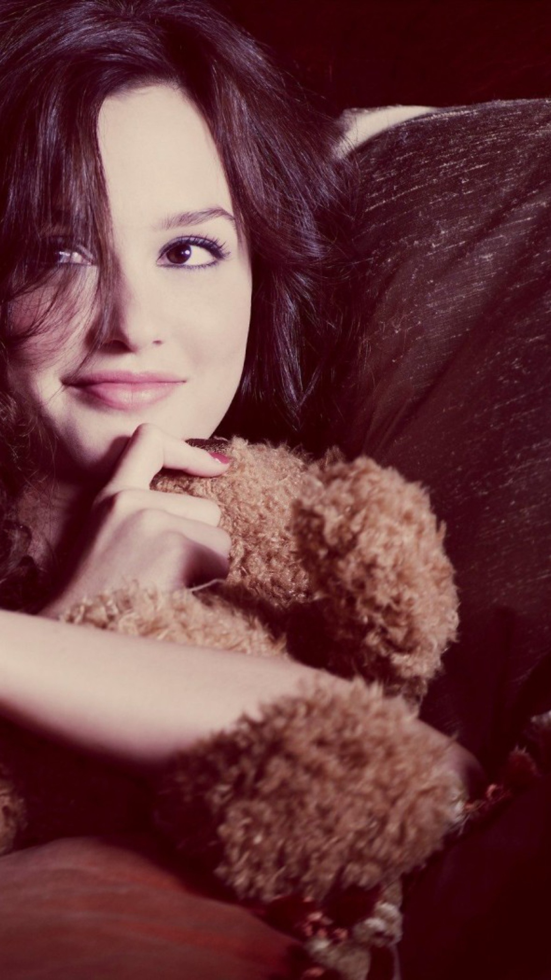 Screenshot №1 pro téma Leighton Meester With Teddy Bear 1080x1920