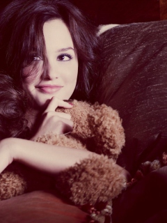 Screenshot №1 pro téma Leighton Meester With Teddy Bear 240x320