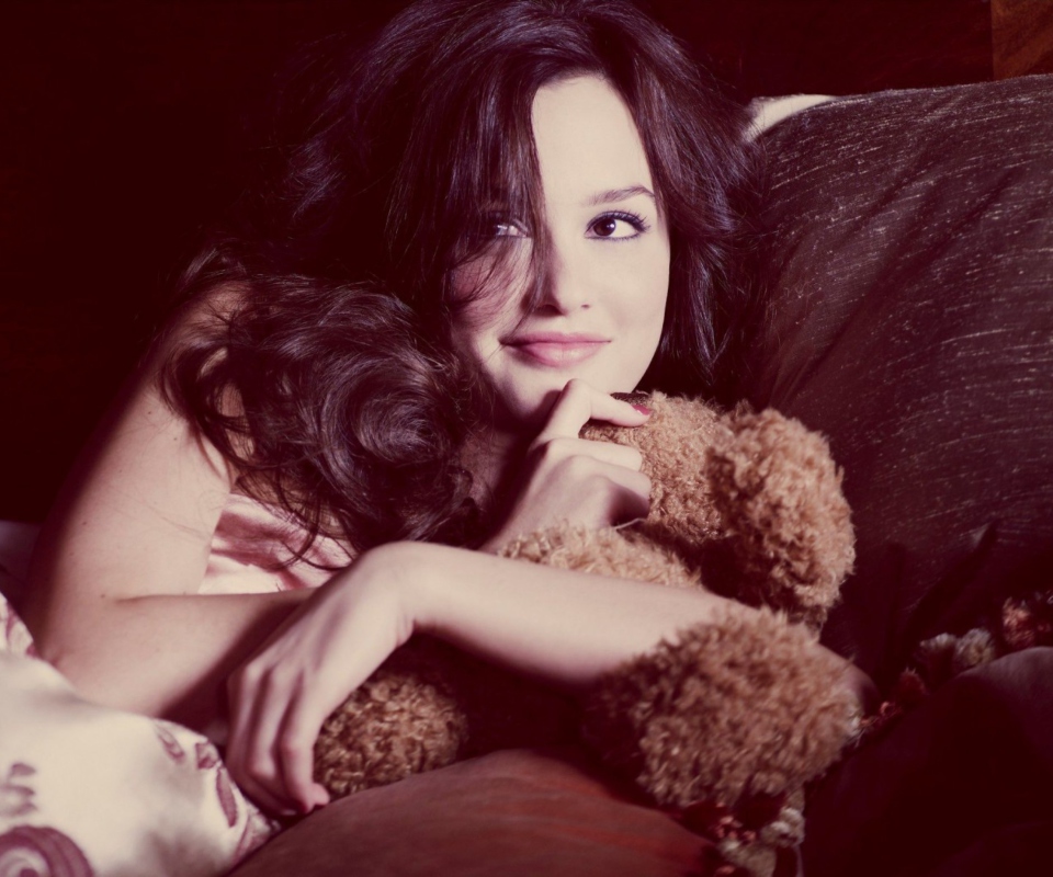 Screenshot №1 pro téma Leighton Meester With Teddy Bear 960x800