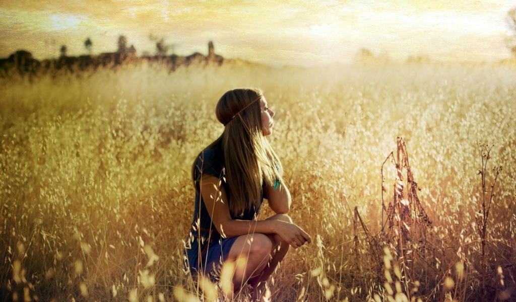 Screenshot №1 pro téma Blonde Girl In Summer Field 1024x600