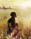 Screenshot №1 pro téma Blonde Girl In Summer Field 128x160