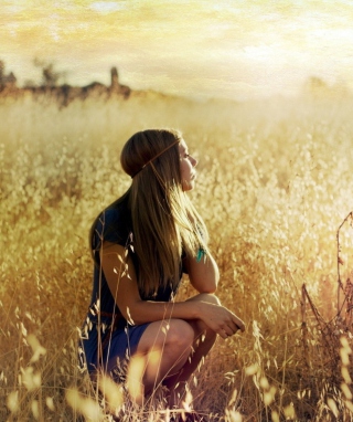 Blonde Girl In Summer Field - Obrázkek zdarma pro 640x960