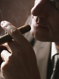Screenshot №1 pro téma Smoke a Cigar 240x320