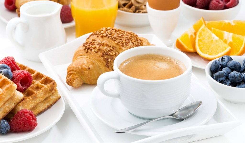 Fondo de pantalla Croissant, waffles and coffee 1024x600