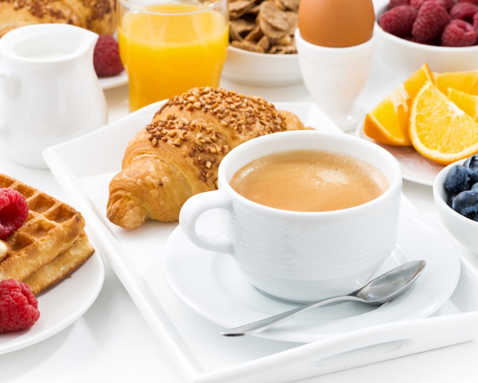 Fondo de pantalla Croissant, waffles and coffee 1600x1280