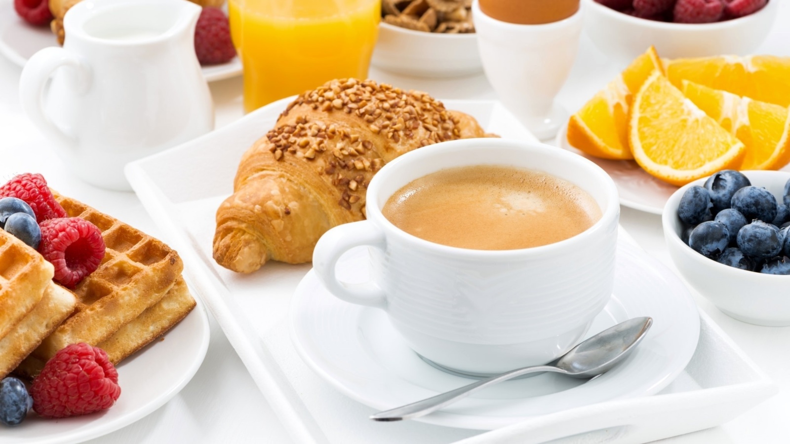 Fondo de pantalla Croissant, waffles and coffee 1600x900
