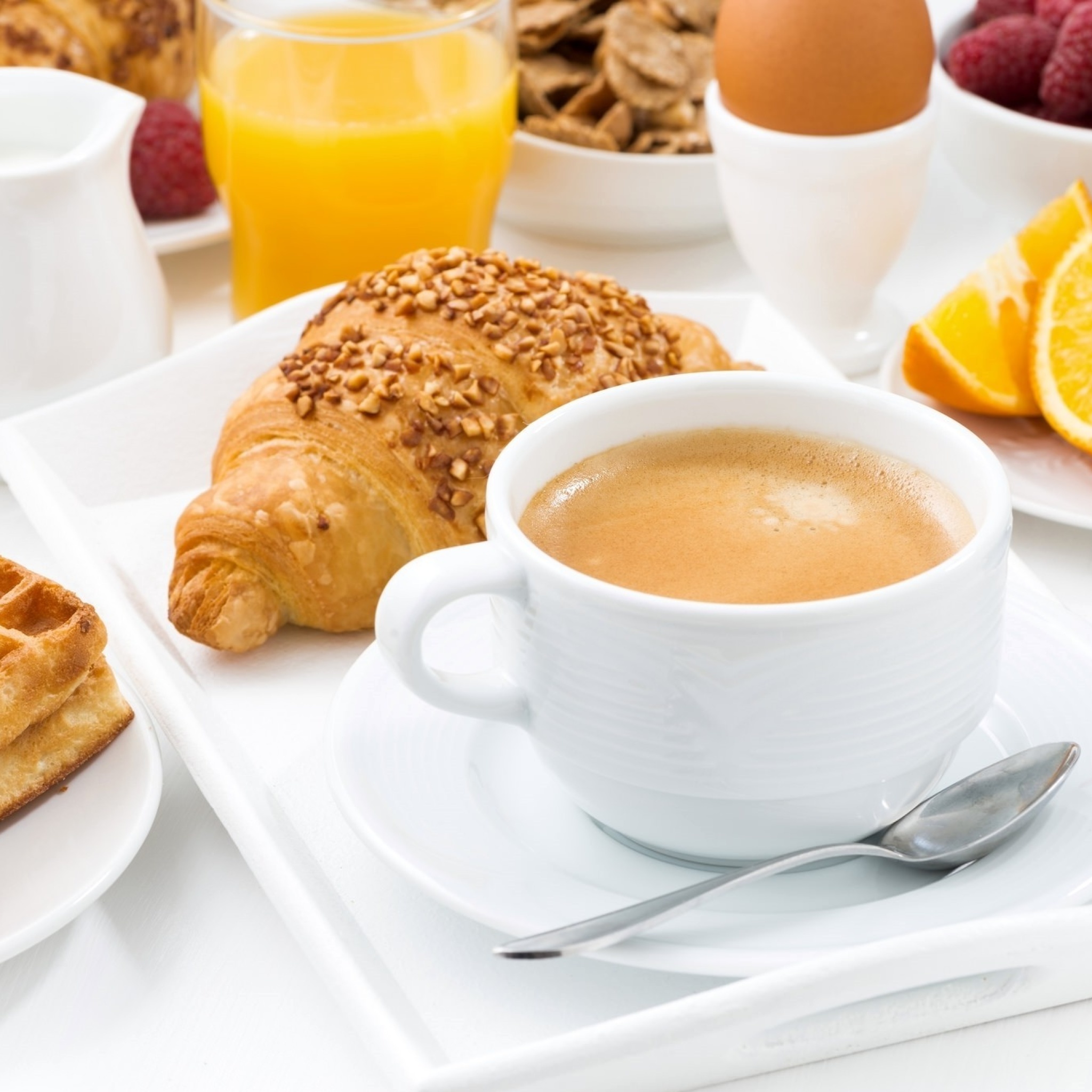 Sfondi Croissant, waffles and coffee 2048x2048