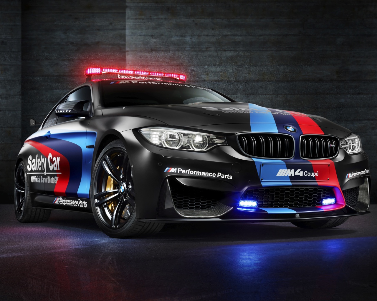 Das BMW M4 Coupe Police Wallpaper 1280x1024