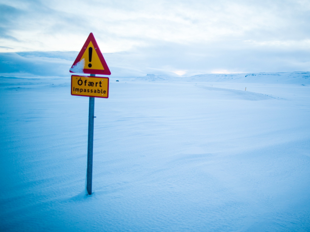 Обои Winter Warning Sign 1024x768