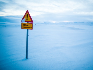 Обои Winter Warning Sign 320x240