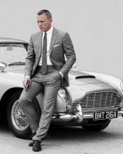 James Bond Grey Suit screenshot #1 176x220