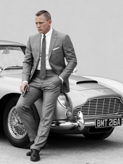 Das James Bond Grey Suit Wallpaper 240x320