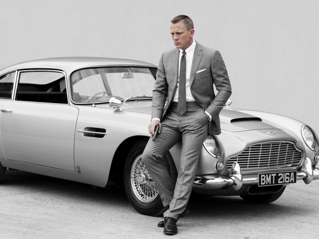 Das James Bond Grey Suit Wallpaper 640x480