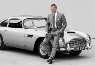 James Bond Grey Suit - Obrázkek zdarma pro Nokia X5-01