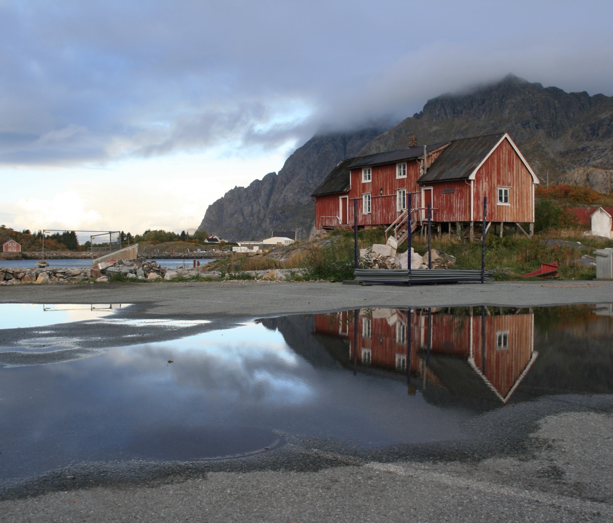 Das Norway City Lofoten with Puddles Wallpaper 1200x1024