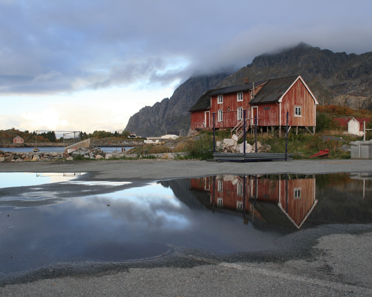 Fondo de pantalla Norway City Lofoten with Puddles 1280x1024