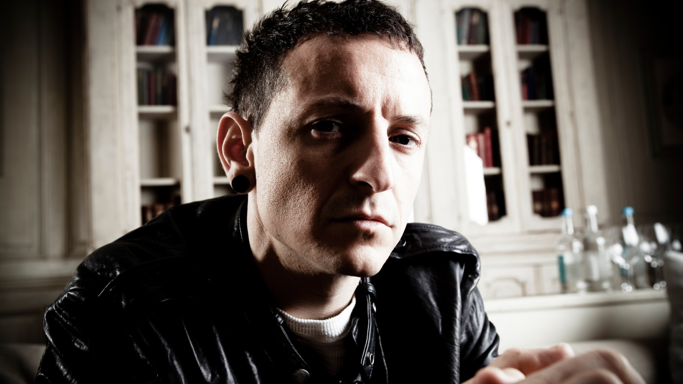 Sfondi Chester Bennington 1366x768