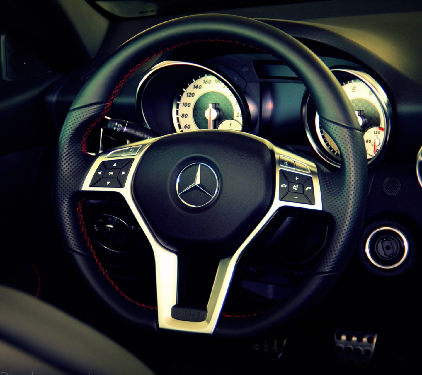 Fondo de pantalla Mercedes Benz 1440x1280