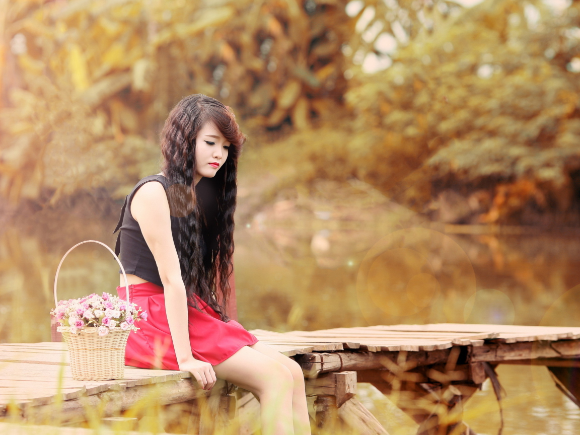 Das Sad Asian Girl With Flower Basket Wallpaper 1152x864