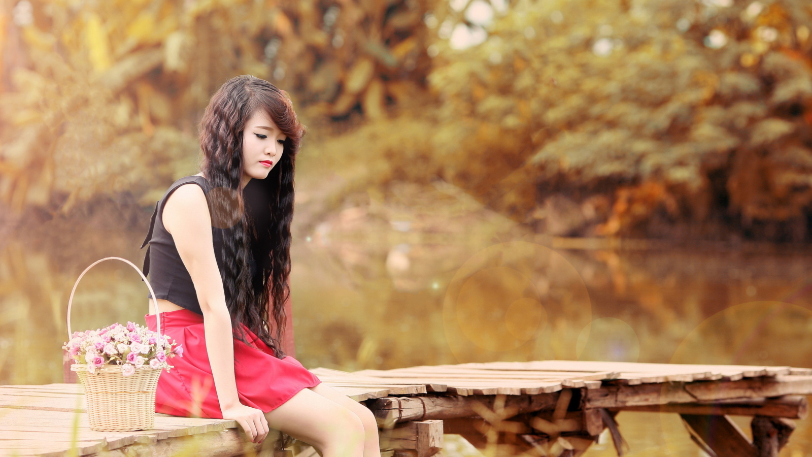 Screenshot №1 pro téma Sad Asian Girl With Flower Basket 1600x900