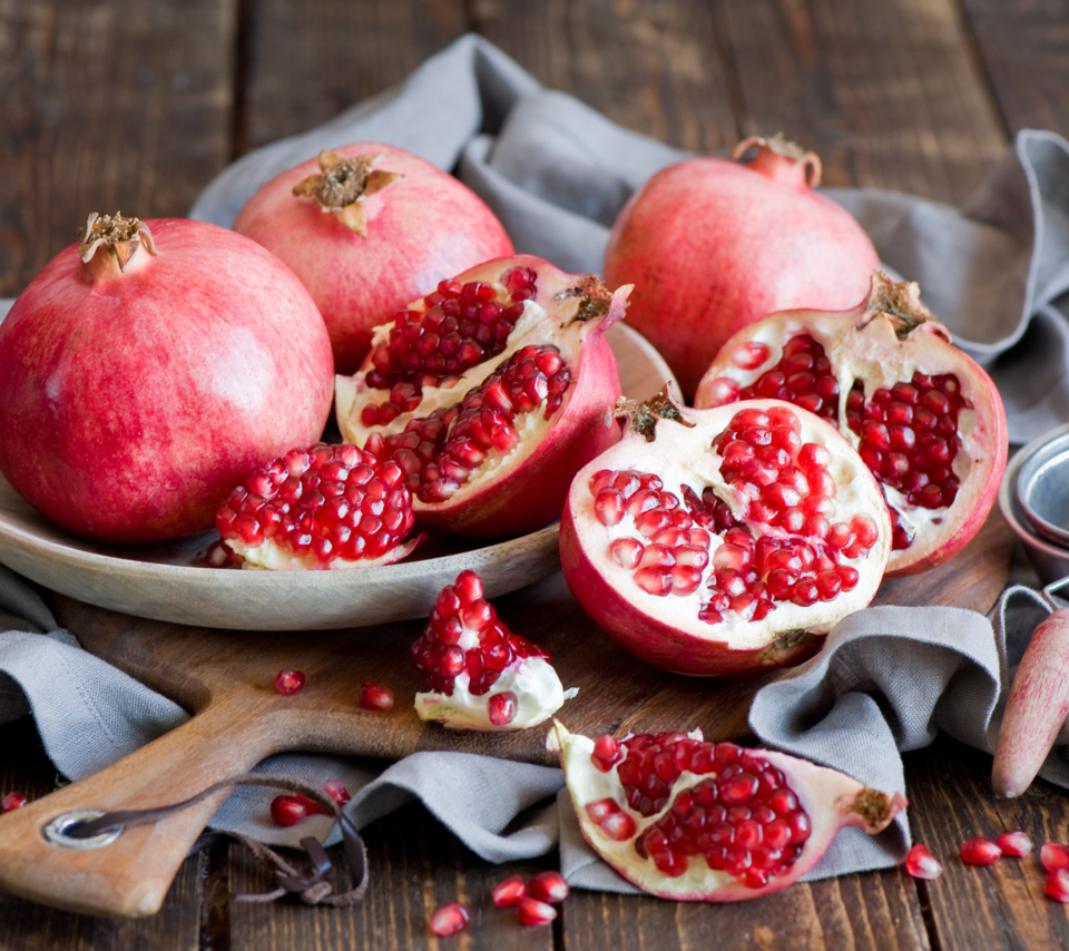 Fondo de pantalla Fresh Pomegranates 960x854