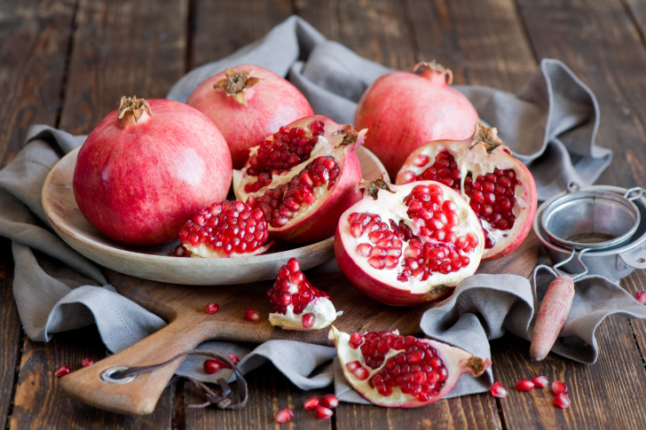 Fresh Pomegranates wallpaper