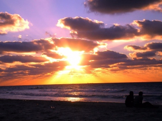 Das Sunset On The Beach Wallpaper 320x240